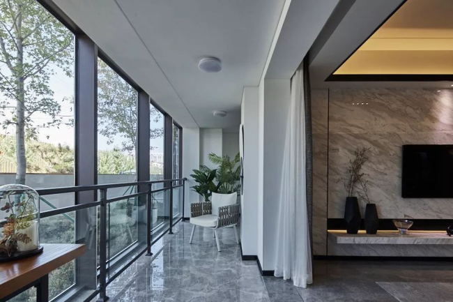 让家人享受在一起的美满 "阳台岭" 客厅与阳台完美衔接 无需跨出家门