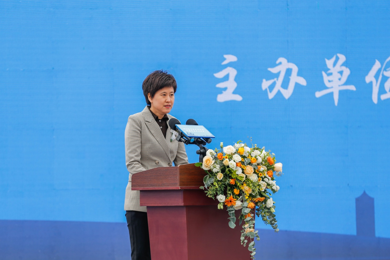 铁西区副区长佟颖在致辞中表示,万科公司牵手铁西勋望教育品牌,投资